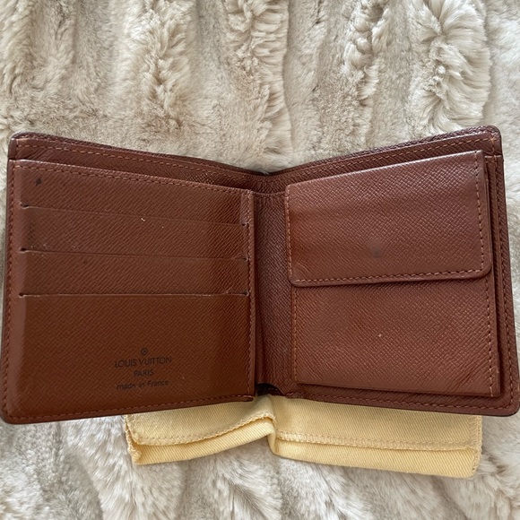 Men’s bifold wallet. - Picture 2 of 5